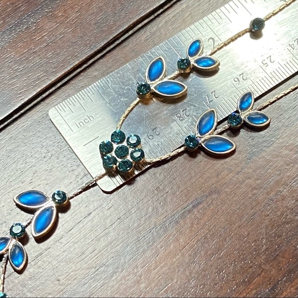 🌸 Stunning Blue Flower Rhinestone Drop Necklace 🌸 - Picture 3 of 4